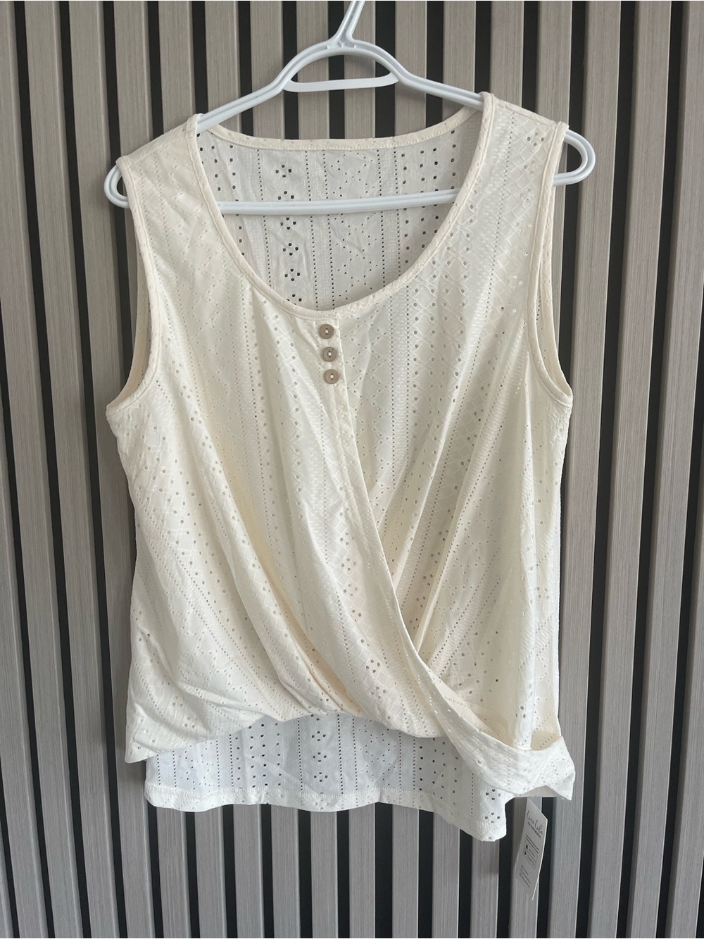 Cupshe Cream Eyelet Crochet Twist-Hem Sleeveless Tank - Picture 4 of 6